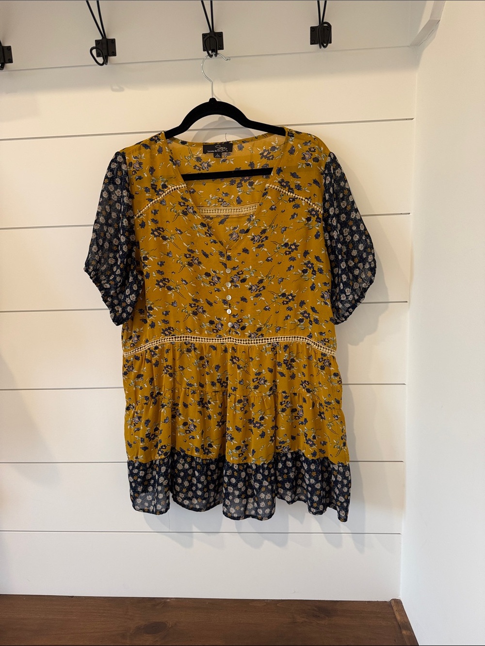 Suzanne Betro Mustard Floral Button-Front V Neck Boho Blouse Size L